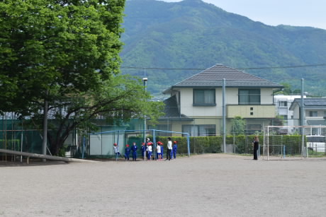 Playing outside 1st grade11.jpg