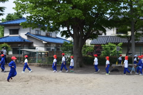 Playing outside 1st grade22.jpg