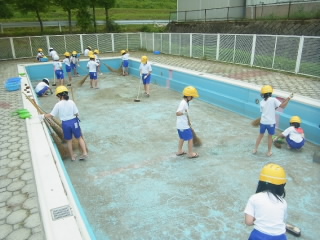 20200619poolsouji001.jpg