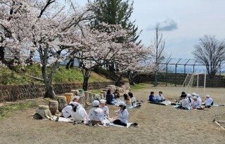s-250418お花見給食.jpg