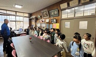 260408　１年生教室訪問（校長室）.jpg