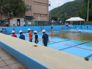 20210614poolseisou001.JPG