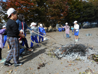 3年　やきいも大会１.png