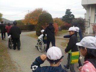 4年福祉体験 (2).jpg