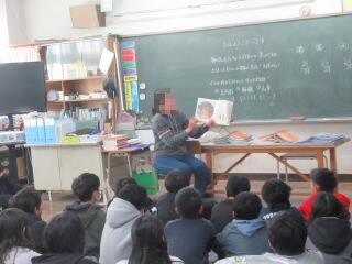 読み聞かせ (1).JPG