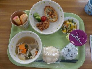 ビュッフェ給食 (2).jpg