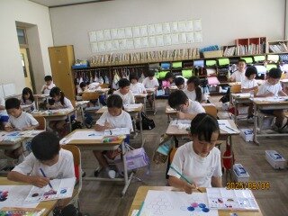 2年　絵の具.jpg