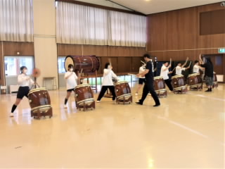 r6051508.jpg