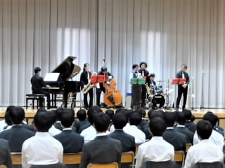 r6052101.jpg