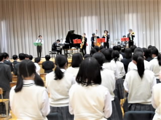 r6052103.jpg