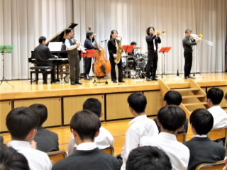 r6052104.jpg