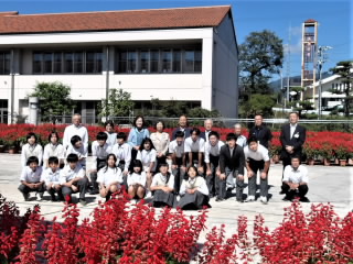 r6100111.jpg