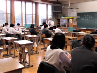r6102305.jpg