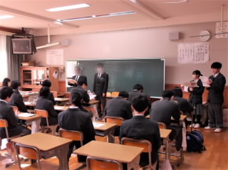 r6111301.jpg