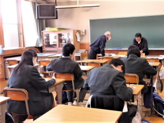 r6111305.jpg