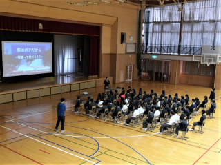 r6111501.jpg