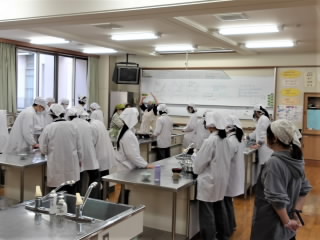 r6121103.jpg