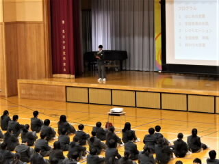 r7011401.jpg