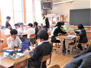 r7021005.jpg