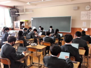 r7041108.jpg