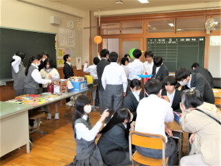 r7043003.jpg