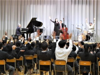 r7043007.jpg