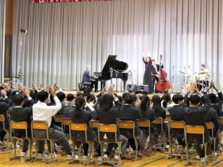 r7043008.jpg