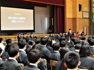 r7051301.jpg