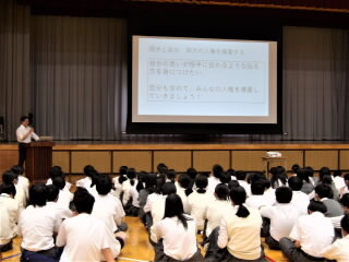 r7061004.jpg