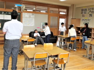 r7061101.jpg