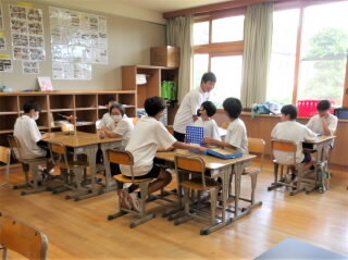 r7070201.jpg