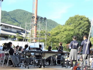 r7080208.jpg