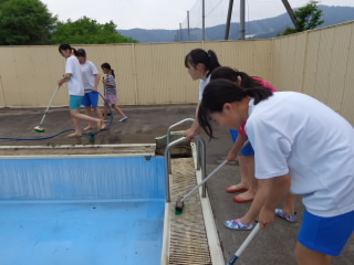 20230608poolsouji005.JPG