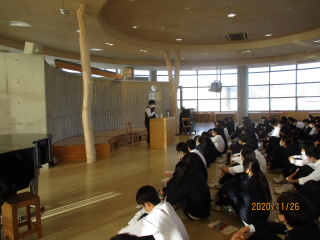 20201126jinkenkyouikukouenkai001.JPG