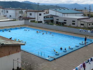 R040622pool02.JPG