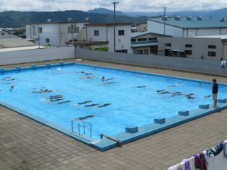 R040622pool03.JPG