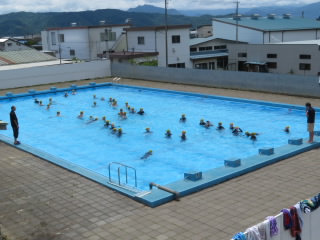 R040622pool04.JPG